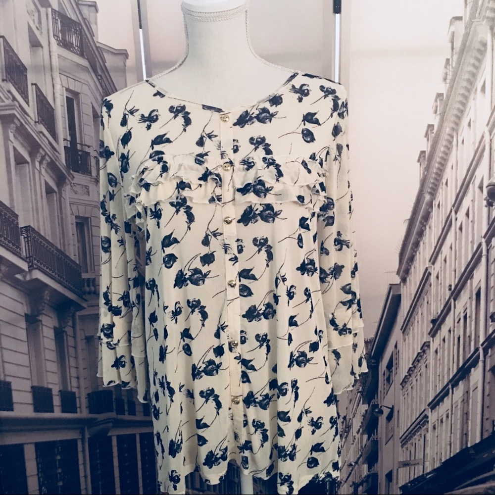 🆕 Ember long-sleeved sheer floral top 💐